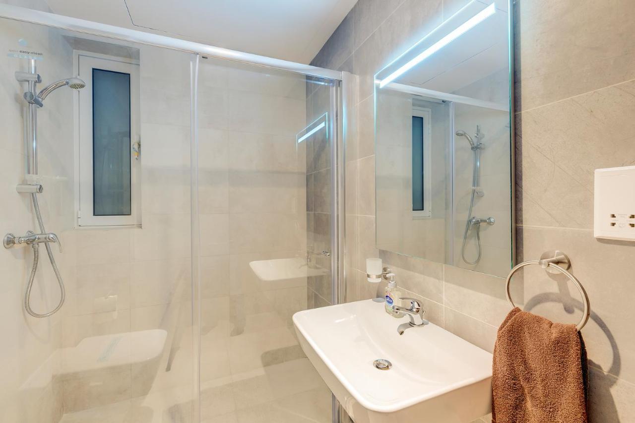 Luxe Apartment With Valletta And Harbour Views Sliema Kültér fotó